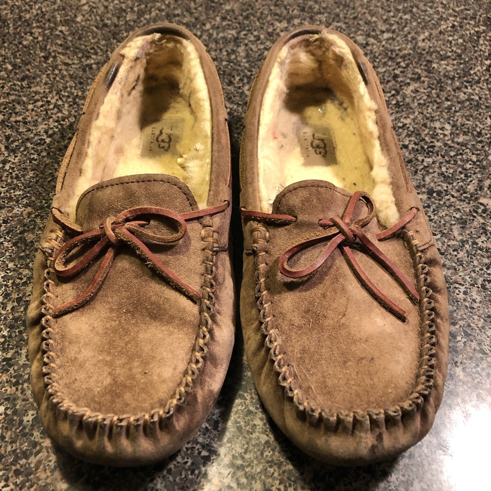 UGG SLIPPERS! SIZE 7